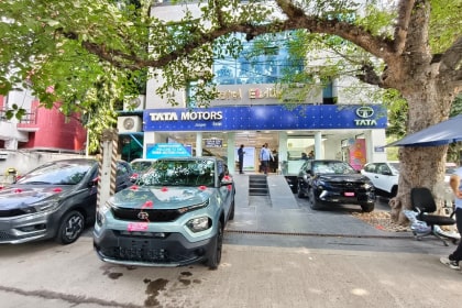 Tata Showroom in Safdarjung Enclave
